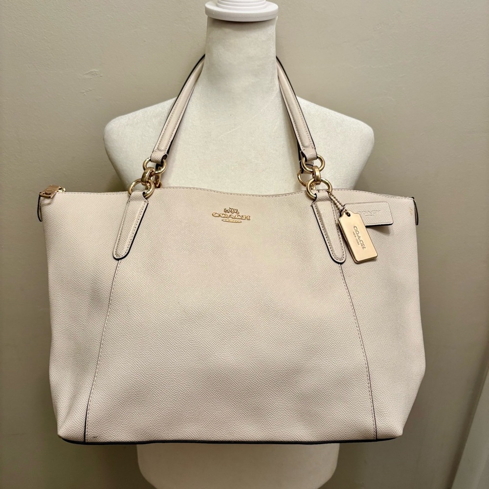 Coach Gallery Tote F57526 in Chalk Pebbled Leather with Gold Hardware, Excellent